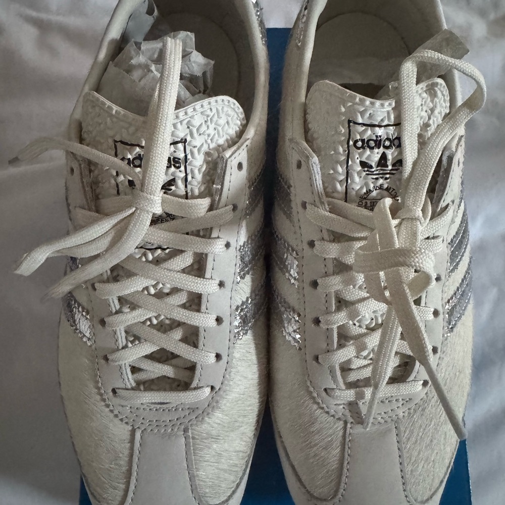 Adidas Women's White and Silver Sneakers
Wmns SL72 OG 'Orbit Grey Silver /Pony